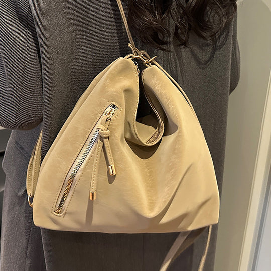 Damen Hobo-Tasche aus hochwertigem Kunstleder mit dekorativen Reißverschlussdetails Nord Taschen