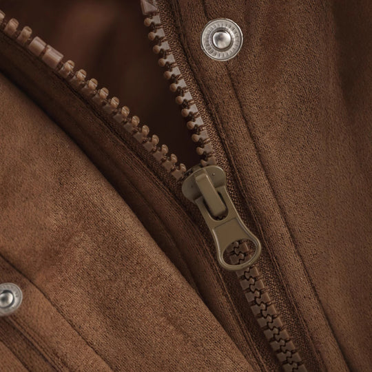 Damen Boxy-Übergangsjacke in Velourslederoptik mit Hemdkragen, aufgesetzten Pattentaschen und elastischem Bund Nord Taschen