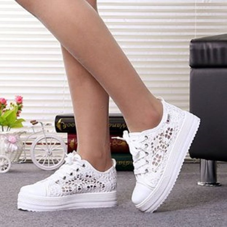 Damen Atmungsaktive Sneaker mit filigranem Mesh-Obermaterial und trendiger Plateausohle