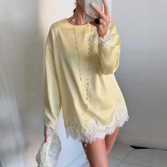 Damen Seidiges Langarmshirt mit Spitzenbesatz am Saum und Manschetten Nord Taschen