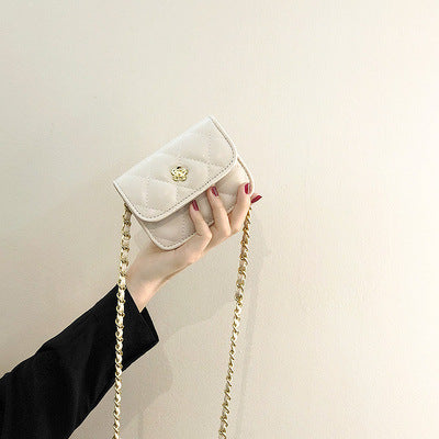 Damen Clutch mit stilvollem Kettenriemen und eleganter Steppung Nord Taschen