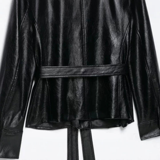 Damen Taillierte Wildlederjacke im Military‑Look mit Stehkragen, aufgesetzten Pattentaschen und verdeckter Knopfleiste Nord Taschen
