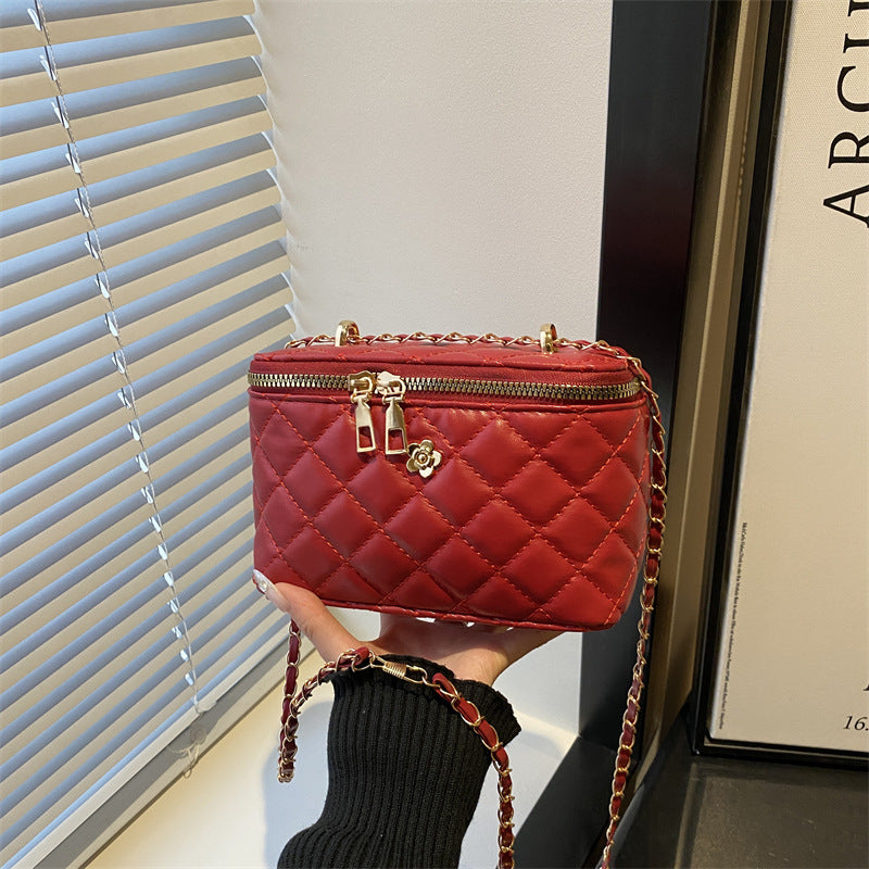 Damen elegante Umhängetasche mit gestepptem Design und goldenen Akzenten Nord Taschen