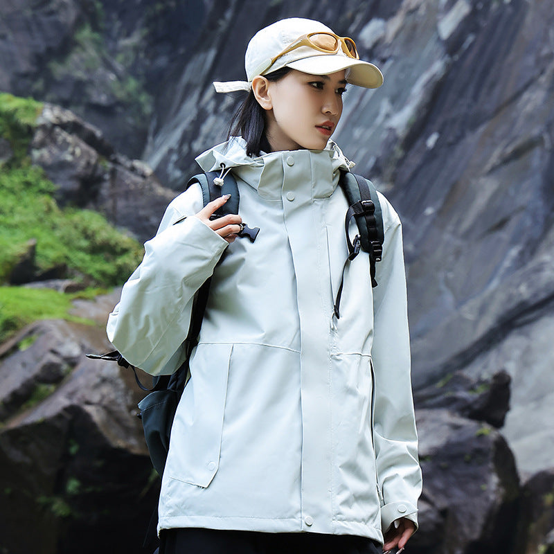 Damen technische Mehrlagen-Hardshell-Regenjacke mit verstellbarer Kapuze, Brustriemen und wasserabweisenden Reißverschlüssen Nord Taschen