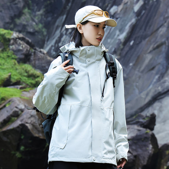 Damen technische Mehrlagen-Hardshell-Regenjacke mit verstellbarer Kapuze, Brustriemen und wasserabweisenden Reißverschlüssen Nord Taschen