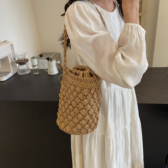 Damen Hobo-Tasche aus handgewebtem Naturmaterial mit praktischem Kordelzug Nord Taschen