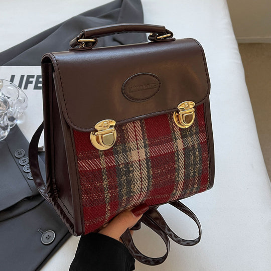 Damen Umhängetasche mit eleganter Karostruktur und hochwertigen Metallelementen Nord Taschen