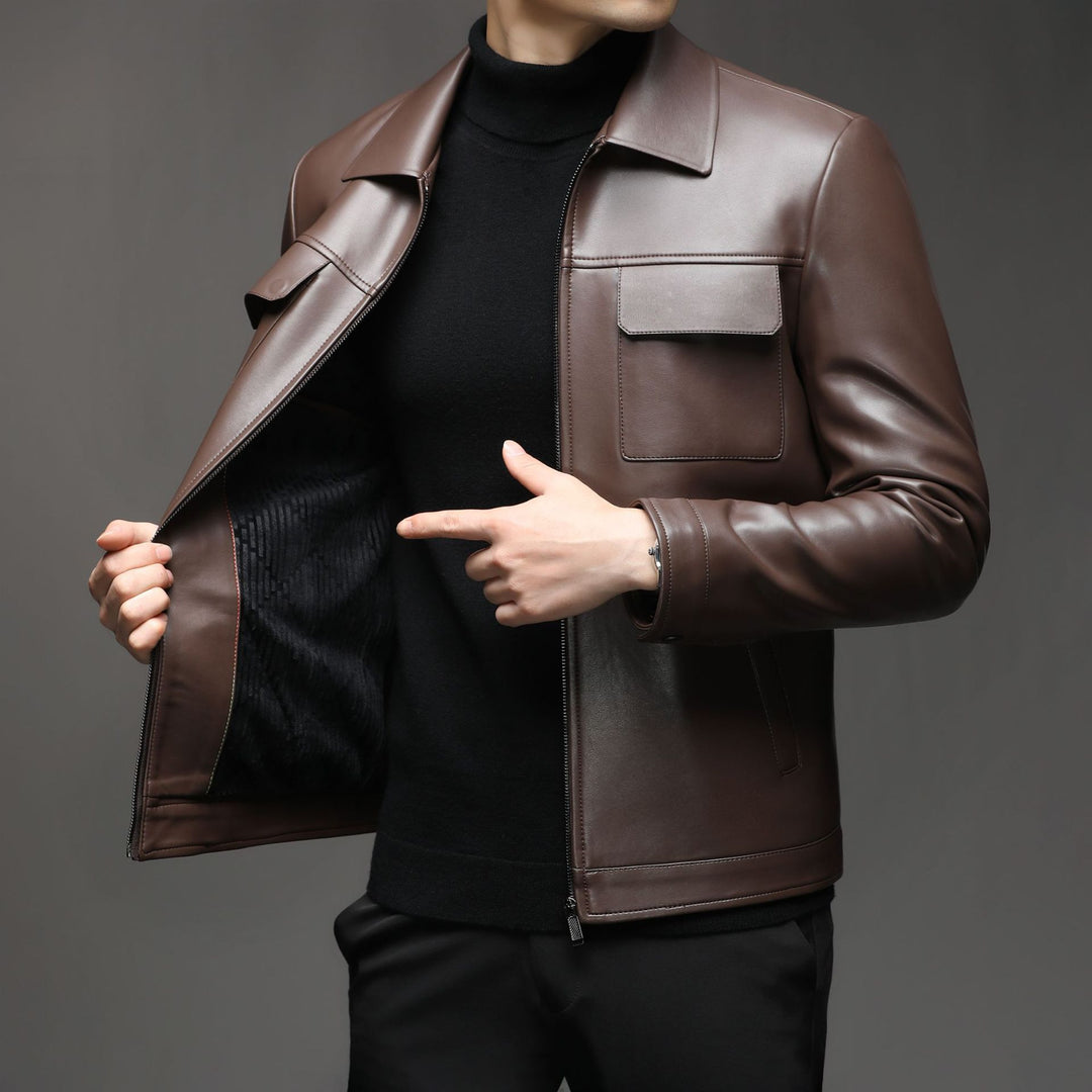 Herren Glatte Lederjacke im klassischen Hemdkragenstil mit verdecktem Reißverschluss und aufgesetzten Brusttaschen Nord Taschen