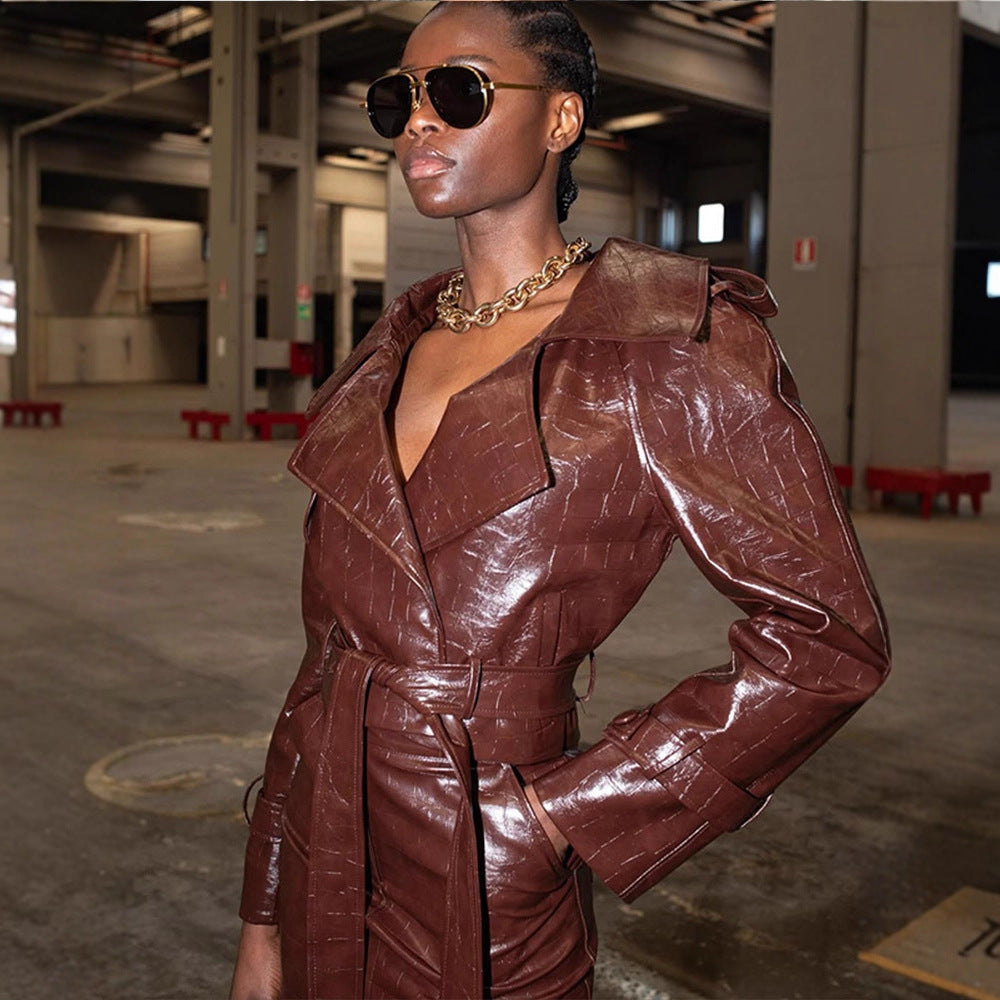 Damen Glänzender Krokoprägung-Trenchcoat mit Taillengürtel und breitem Revers Nord Taschen
