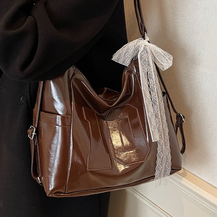 Damen Hobo-Tasche mit glänzendem Obermaterial und dekorativem Kordelzug Nord Taschen