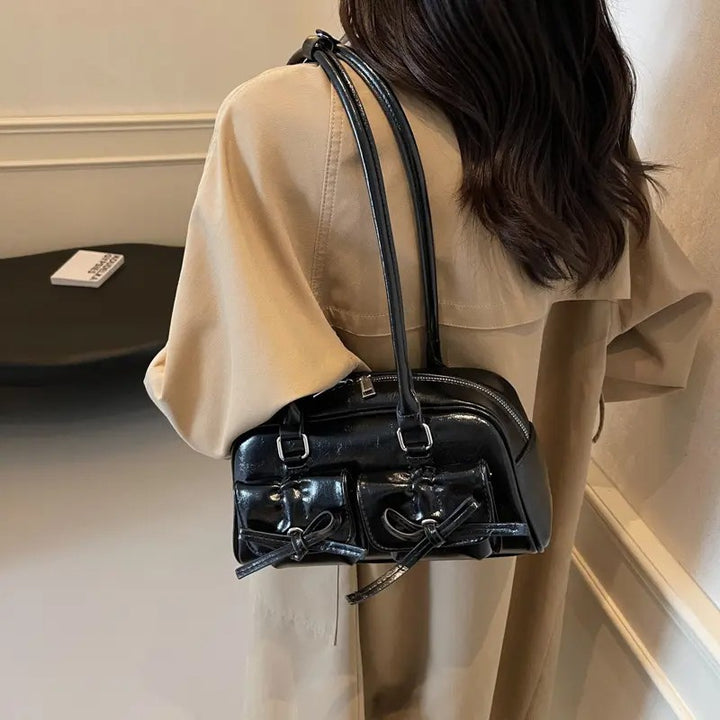 Damen Handtasche mit süßen Knotenapplikationen und praktischem Stauraum Nord Taschen