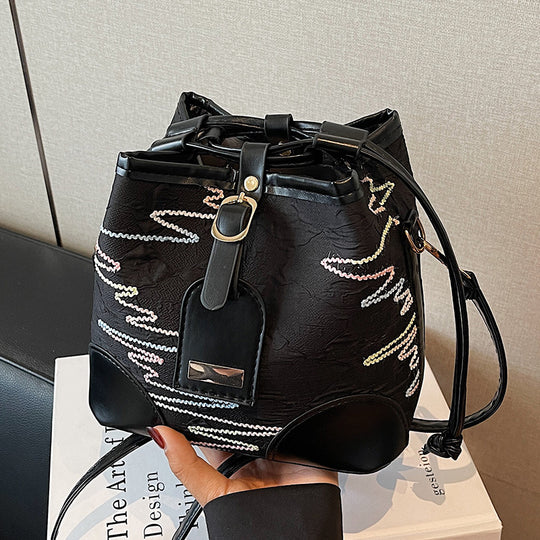 Damen Beuteltasche mit grafischem Muster Nord Taschen