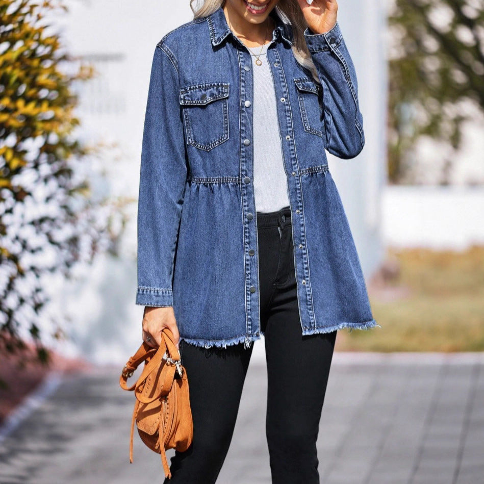 Damen taillierte Longline-Denimjacke mit geraffter Taille, Druckknopfleiste & ausgefranstem Saum Nord Taschen