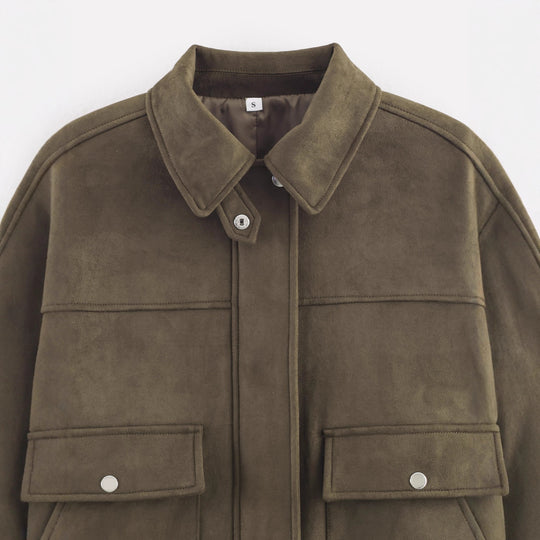 Damen Kurz geschnittene Wildlederoptik-Utility-Jacke mit aufgesetzten Klappentaschen Nord Taschen