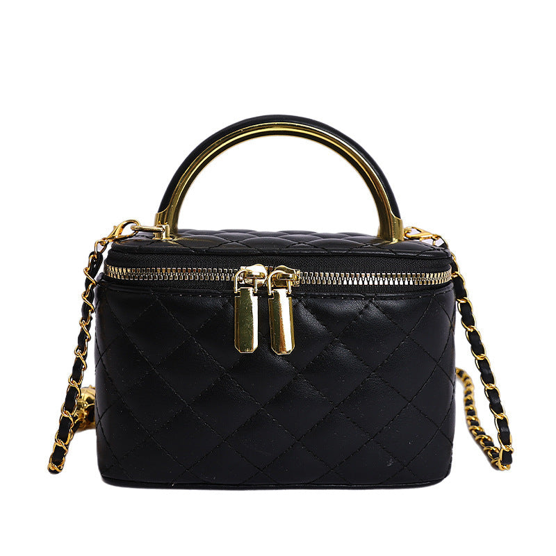 Damen Mini-Handtasche mit goldfarbenem Kettenakzent und strukturiertem Design Nord Taschen