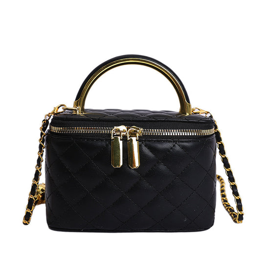 Damen Mini-Handtasche mit goldfarbenem Kettenakzent und strukturiertem Design Nord Taschen
