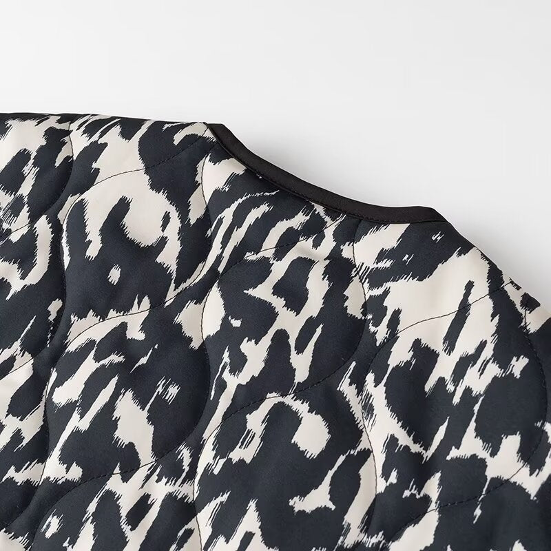 Damen Steppjacke im Oversize-Boxy-Schnitt mit rundem Halsausschnitt und abstraktem Animal-Print Nord Taschen