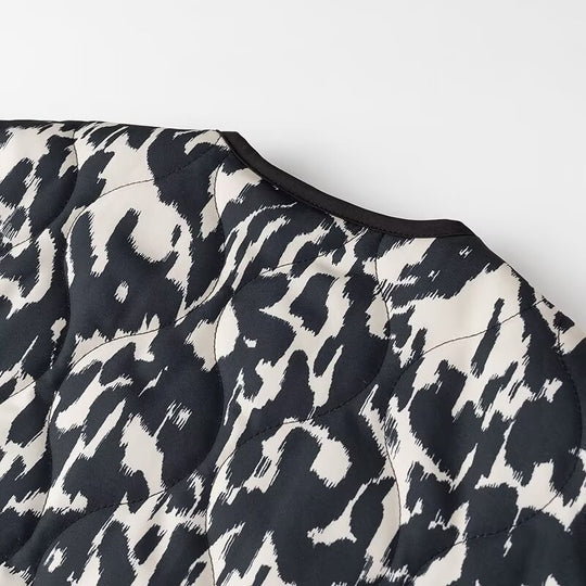 Damen Steppjacke im Oversize-Boxy-Schnitt mit rundem Halsausschnitt und abstraktem Animal-Print Nord Taschen