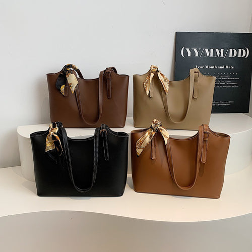 Damen elegante Schultertasche mit modischem Schalakzent Nord Taschen