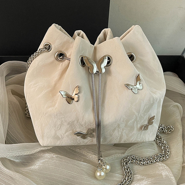 Damen Beuteltasche mit verspielten Schmetterlingsapplikationen Nord Taschen