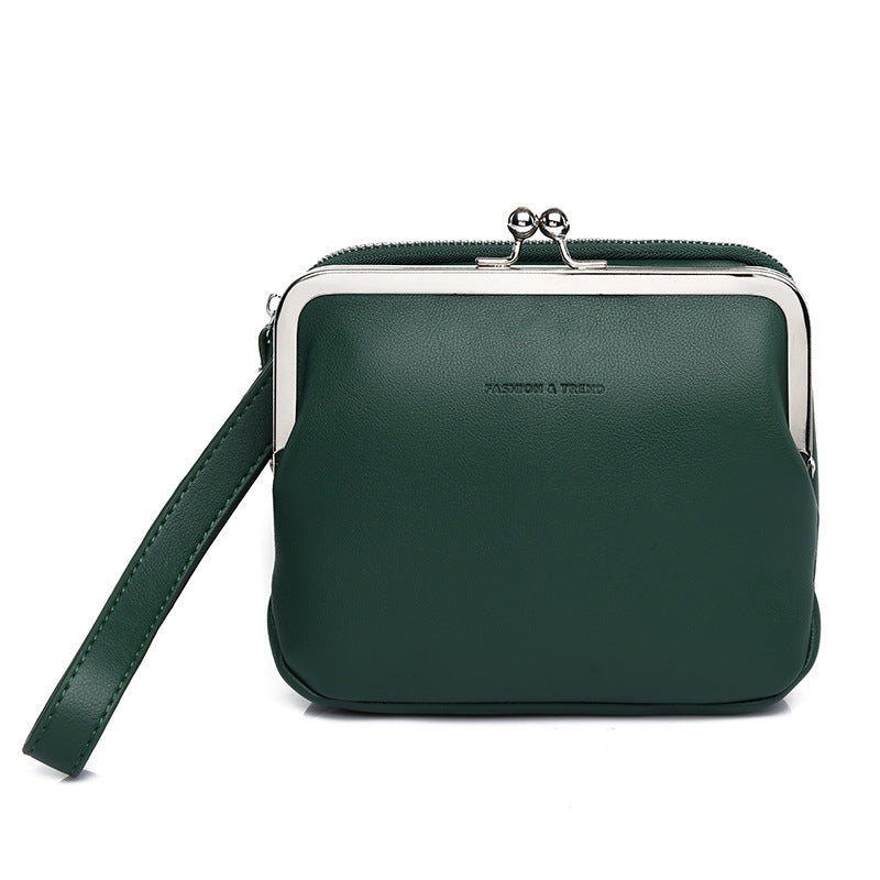 Damen Clutch mit dekorativem Metallverschluss Nord Taschen