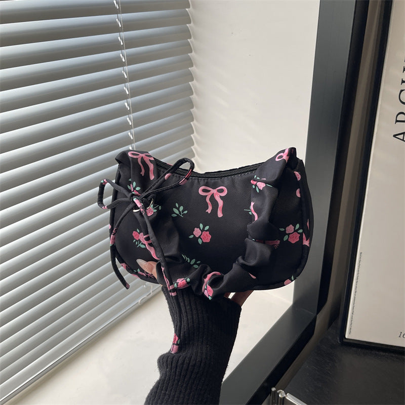 Damen modische Abendtasche mit verspielten Rüschen und floralen Akzenten Nord Taschen