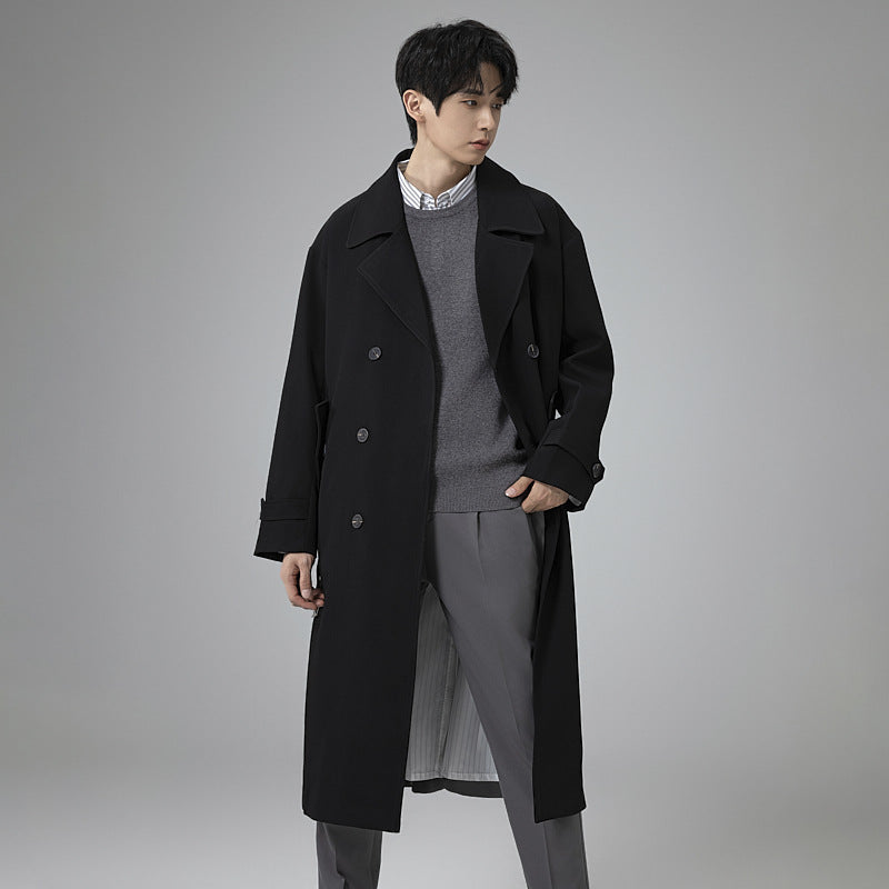 Herren Maxilanger Trenchmantel mit taillierendem Gürtel und minimalistischer Silhouette Nord Taschen