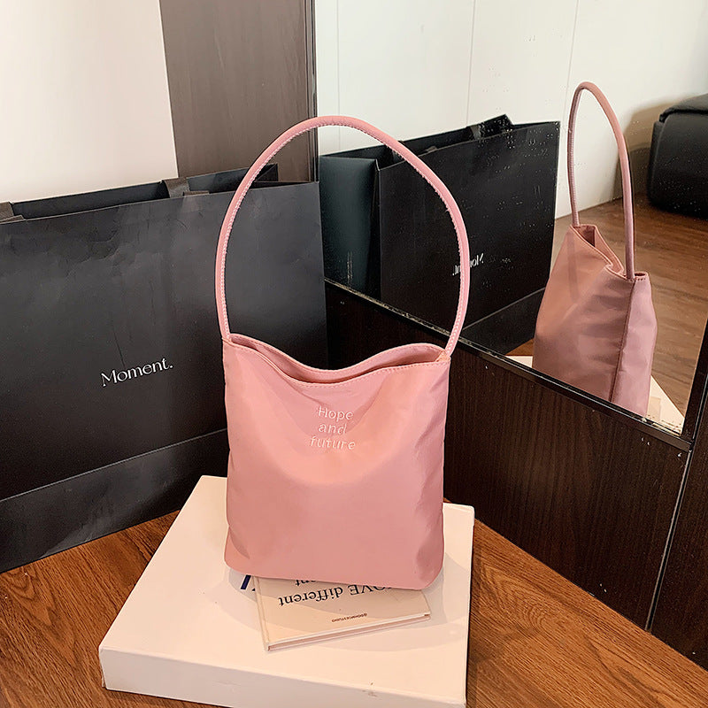 Damen praktische Umhängetasche mit minimalistischer Struktur Nord Taschen