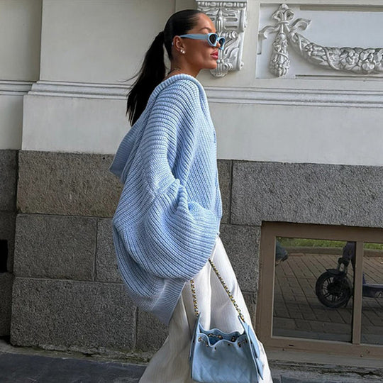 Damen Oversized Kapuzen-Strickcardigan mit Ballonärmeln und Knopfleiste Nord Taschen