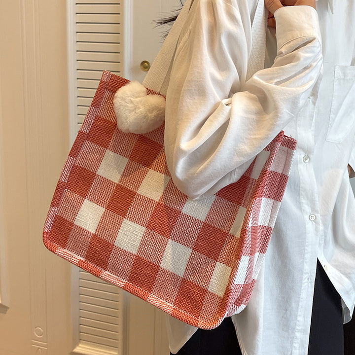 Damen Tragetasche mit lässiger Karomusterung und verspieltem Herzanhänger Nord Taschen