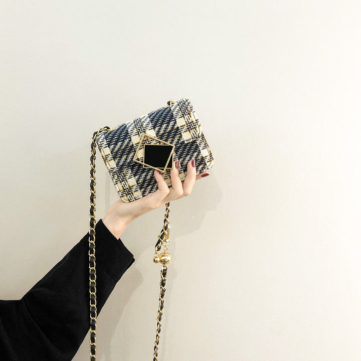 Damen Umhängetasche mit eleganter Karomusterung und luxuriösem Kettenriemen Nord Taschen