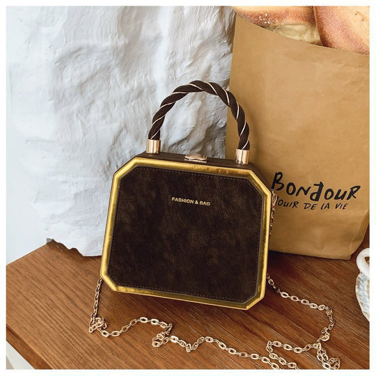 Damen elegante Handtasche im Faltendesign mit goldenen Akzenten Nord Taschen