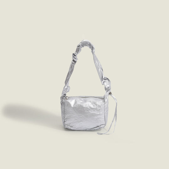 Damen Umhängetasche mit innovativem, metallischem Glanz und stylischem Kordelzug Nord Taschen
