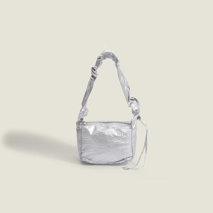 Damen Umhängetasche mit innovativem, metallischem Glanz und stylischem Kordelzug Nord Taschen
