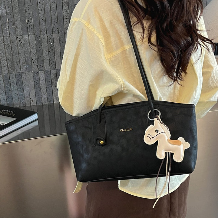 Damen modische Handtasche mit verspieltem Anhänger Nord Taschen