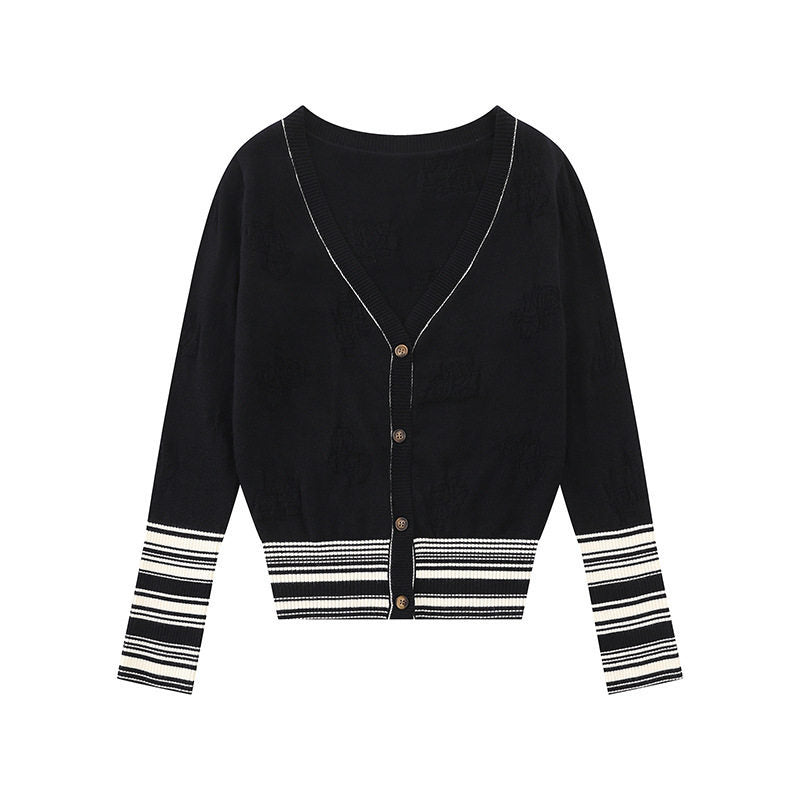 Damen Strickjacke mit V‑Ausschnitt, feinem Jacquardmuster und kontrastierenden Bündchen Nord Taschen