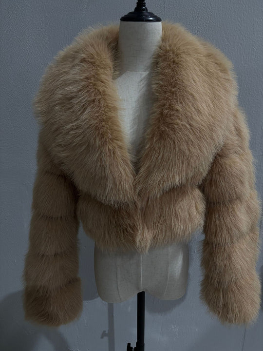 Damen Kurz geschnittene Kunstpelz‑Bolerojacke mit voluminösem Schalkragen Nord Taschen