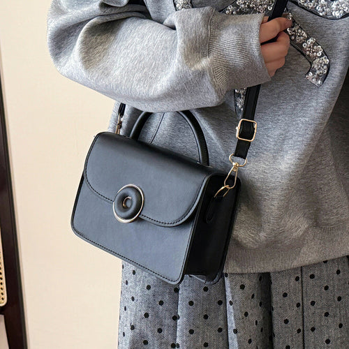 Damen Handtasche mit eleganter Klappenöffnung und praktischem Schulterriemen Nord Taschen