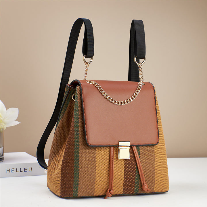 Damen Rucksackhandtasche mit strukturiertem Obermaterial und modarem Kettendetail Nord Taschen