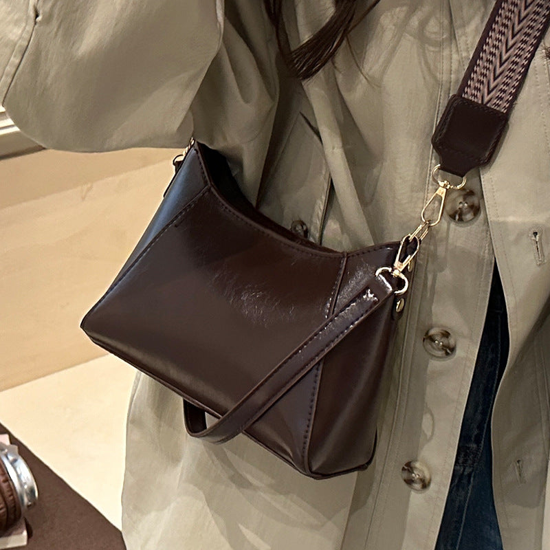 Damen Umhängetasche mit modernem, hochwertigem Kunstleder und verstellbarem Schulterriemen Nord Taschen