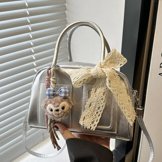 Damen Mini-Handtasche mit niedlichem Plüschanhänger und filigraner Schleifenverzierung Nord Taschen