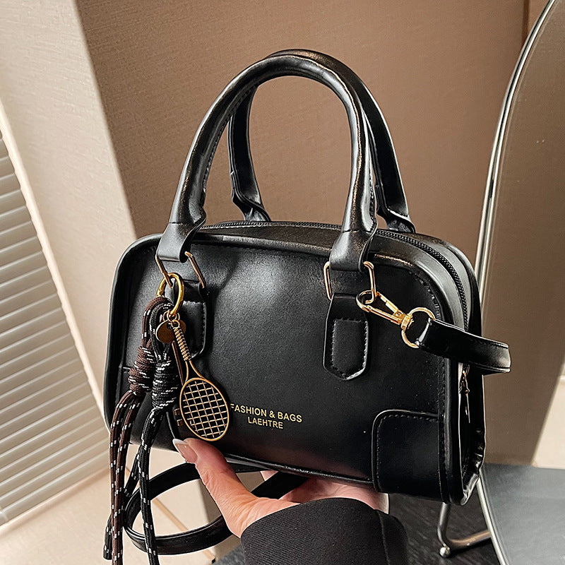 Damen Handtasche mit eleganten Akzenten und praktischem Tragegriff Nord Taschen