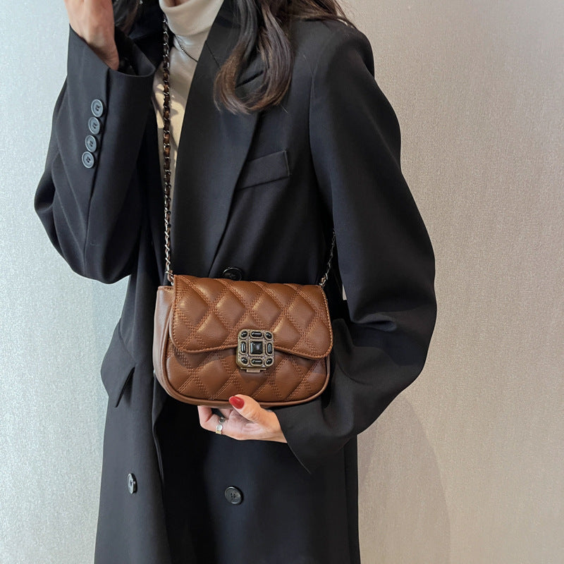 Damen Umhängetasche mit strukturiertem Design und luxuriösem Kettenverschluss Nord Taschen