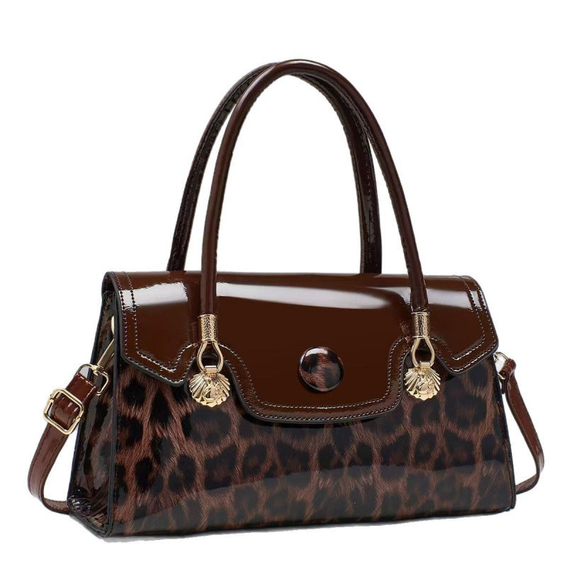 Damen Handtasche im modernen Leopardenmuster mit glänzenden Akzenten Nord Taschen