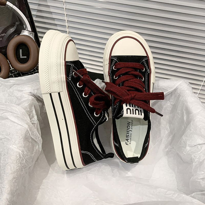 Damen Canvas Sneakers mit kontrastierenden Details und bequemen Schnürsenkeln
