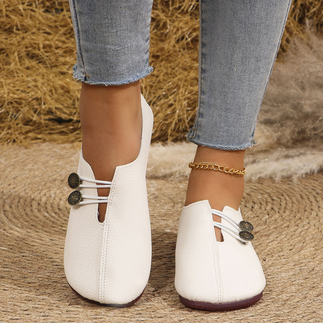 Damen  flache Slipper-Pantoletten aus Wildlederoptik mit elastischer Schnürung und dekorativem Zierknopf Nord Taschen