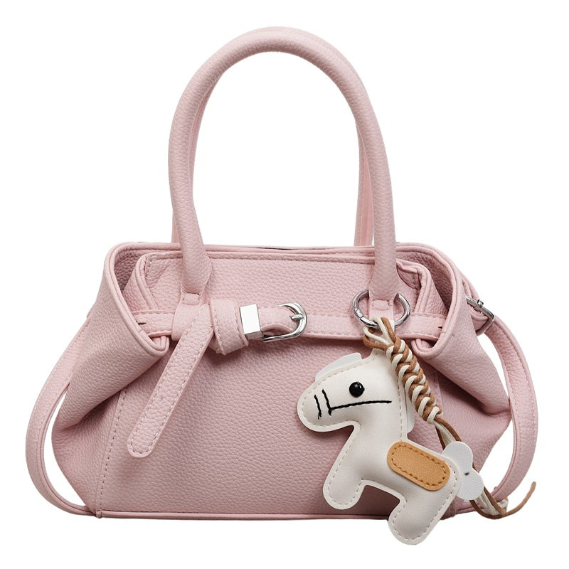 Damen stilvolle Handtasche mit charmantem Anhänger Nord Taschen