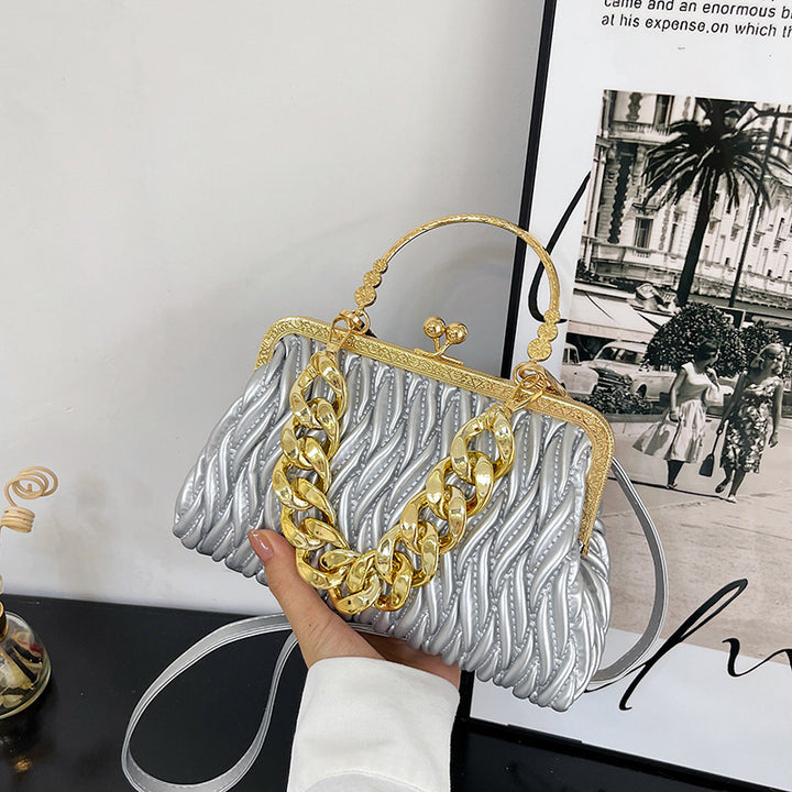 Damen elegante Handtasche mit kreativem Wellenmuster und goldener Kettenverzierung Nord Taschen