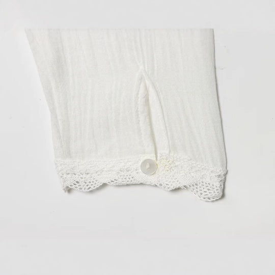 Damen Romantische Spitzenbluse mit Spitzenpasse, Taillenband und durchgehender Knopfleiste Nord Taschen