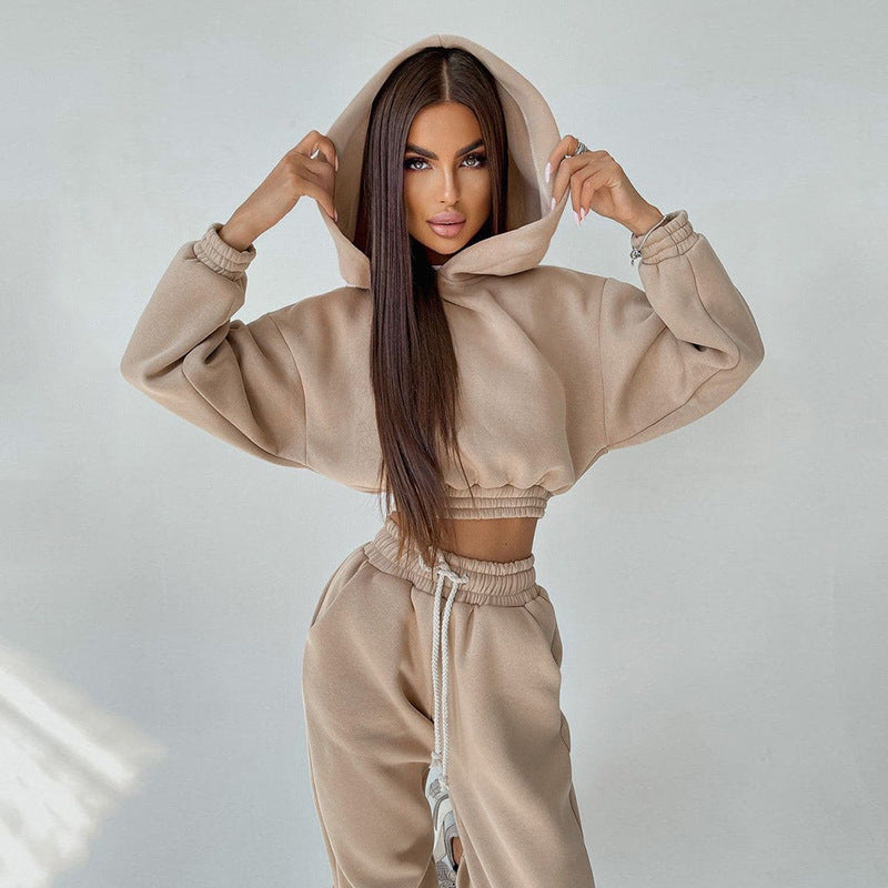 Damen cropped Stehkragen-Sweatset mit elastischem Taillenbund und hochtaillierter Tapered-Jogginghose Nord Taschen